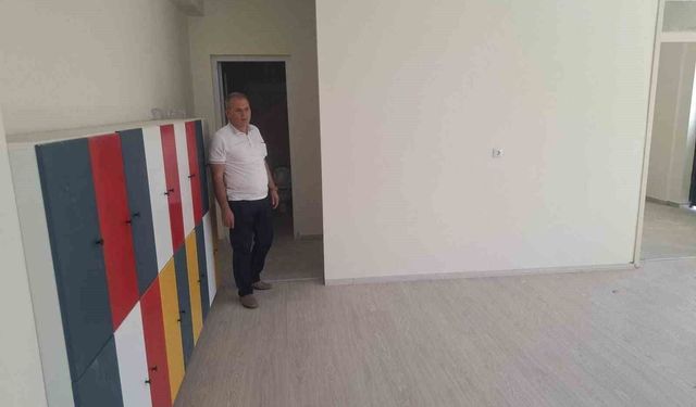 Göreve başlar başlamaz ilk durağı yeni okul oldu