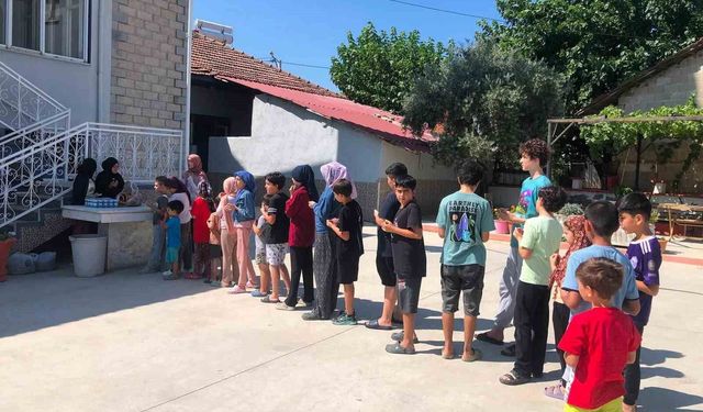 Hayırseverler Kur'an kursu öğrencilerini yalnız bırakmıyor
