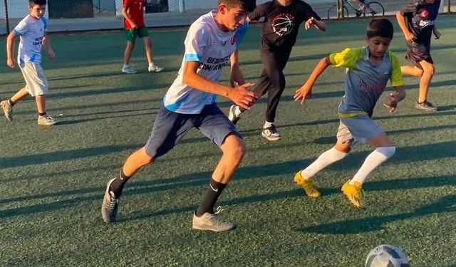Kur'an kursu öğrencileri futbolla kardeşlik bağlarını güçlendiriyor