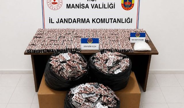 Otoyoldaki operasyonda bir araçta 59 bin adet hap ve 2 kiloya yakın uyuşturucu ele geçirildi
