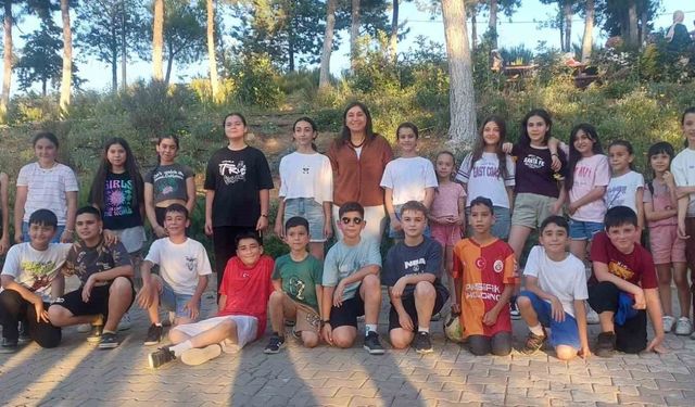 Sarıgöl'de 4 yıl boyunca okuttuğu eski öğrencileriyle buluştu