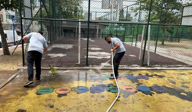 Yunusemre'de çocuk parkları pırıl pırıl oluyor
