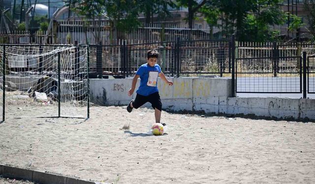 Manisa Büyükşehir Belediyesi mahallelilerin sorunlarını dinliyor