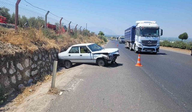 Manisa'da tır ile otomobil çarpıştı: 2 yaralı