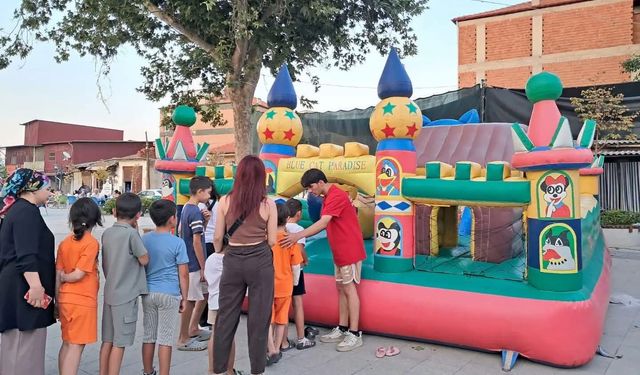 Sarıgöl'de çocukların yüzü şenlikle güldü
