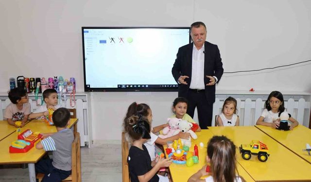Başkan Balaban yeni eğitim yılında miniklerin heyecanına ortak oldu