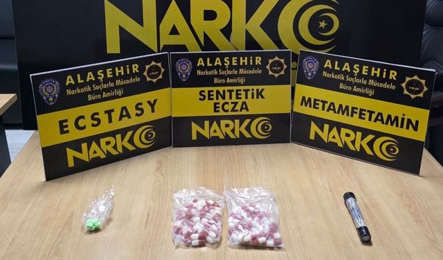 Çatıya çıkıp kaçmaya çalıştı, uyuşturucuyla yakalandı