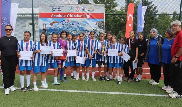 Manisa'nın kızları Türkiye üçüncüsü oldu
