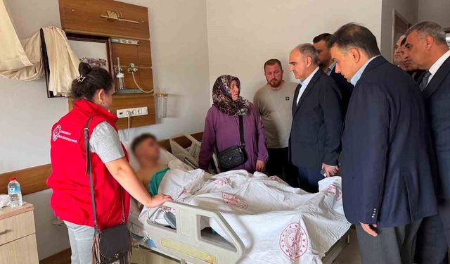 Vali Özkan'dan yaralı öğrencilere ziyaret