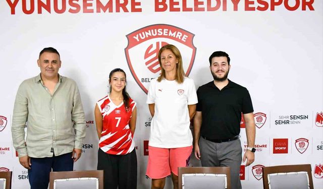 Yunusemre Belediyespor genç libero Eylül Aydemir'i renklerine bağladı