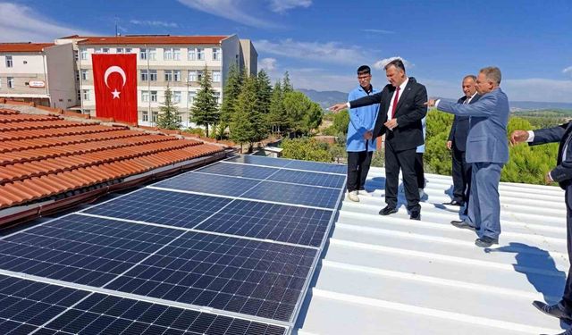 Gördes'in güneşi okula enerji vermeye başladı