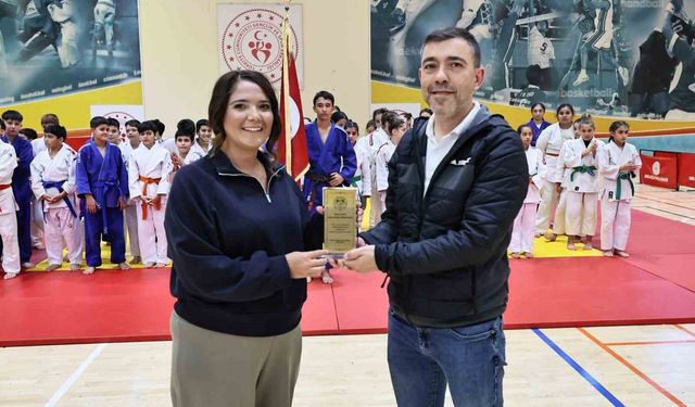 Manisa'da 8 başarılı antrenöre ödül