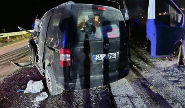 Manisa'da zincirleme kaza: 1'i ağır 5 yaralı