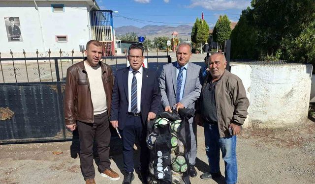 Sarıgöl'de okula spor malzemesi desteği