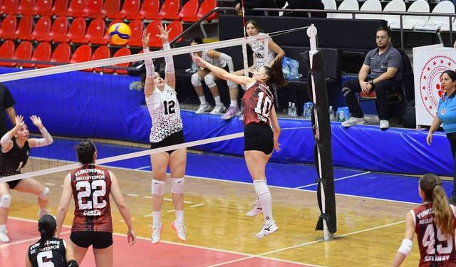 Yunusemre'nin Sultanları Altay'ı 36-34'lük setle geçti