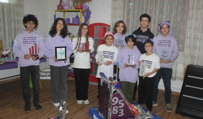 Geliştirdikleri robotla yarışmaya katılacaklar