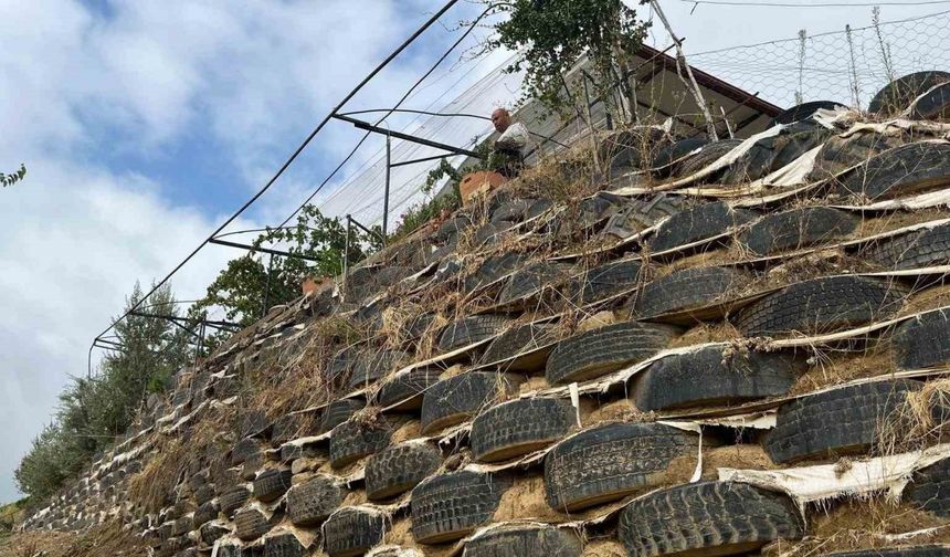 Atık lastiklerle kale gibi duvar ördü