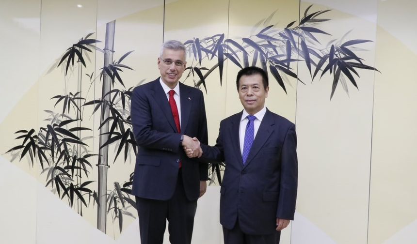 Bakan Memişoğlu: "Hastalıkları tedavi eden, sağlığı koruyan aynı zamanda bilgi ve teknoloji üreten bir model geliştiriyoruz"