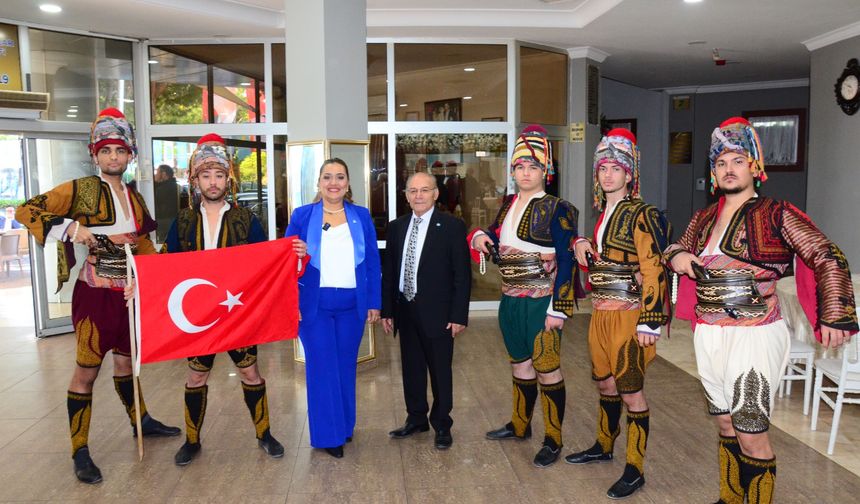 İYİ Parti Yunusemre'de Banu Elbirler güven tazeledi