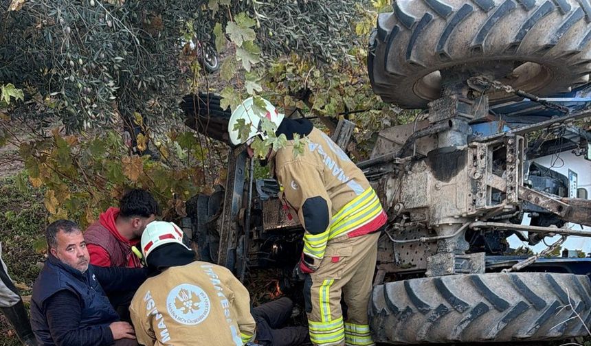 Devrilen traktörün altında kalan çiftçi hayatını kaybetti