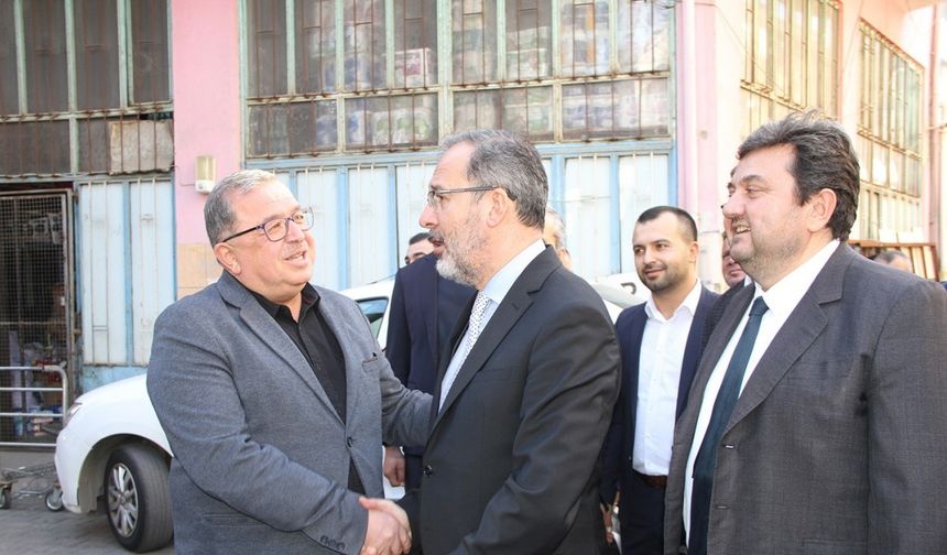 Eski Bakan Kasapoğlu, Kula Esnaf ve Sanatkârlar Odası’nı ziyaret etti