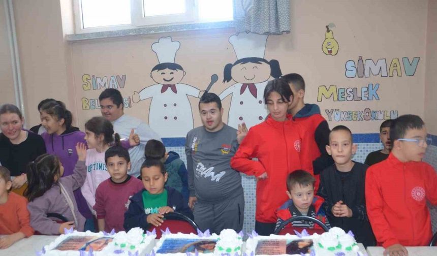 Özel öğrenciler Yeşim Akbaş’ı doğum gününde andı