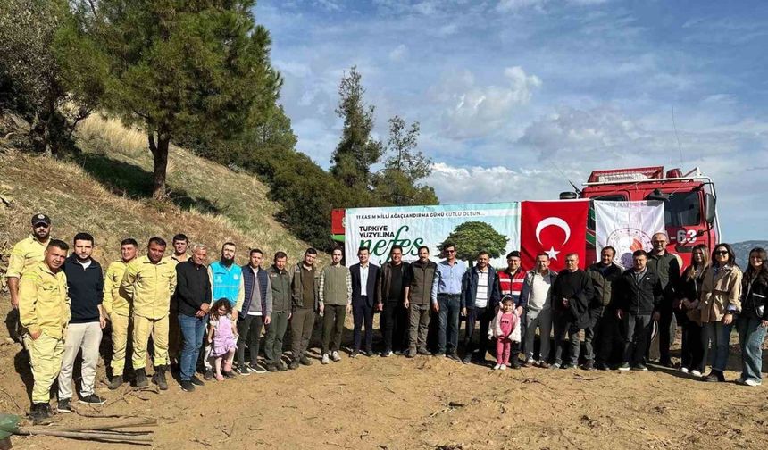 Sarıgöl’de 300 fidan toprakla buluştu