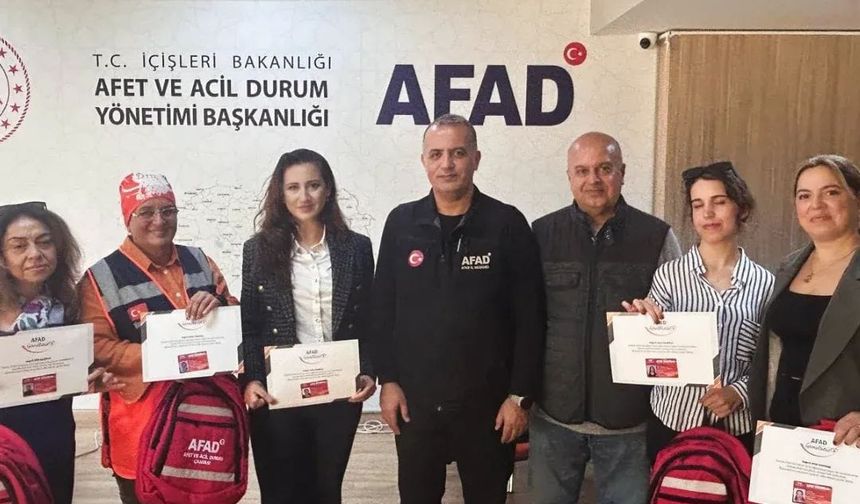 Manisa’nın ilk yerel afet gönüllüleri sertifikalarını aldı