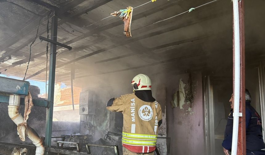 Kula’da müstakil evde çıkan yangın paniğe neden oldu