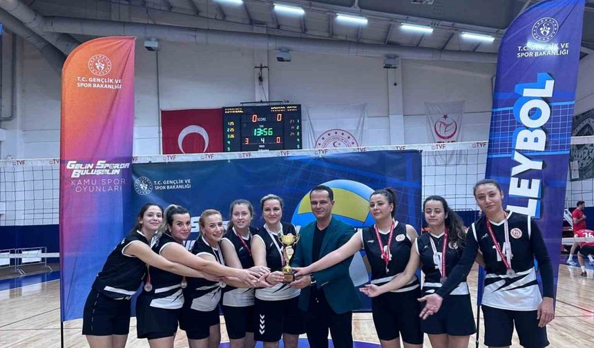 Manisa GSB Kadın Voleybol Takımı Türkiye ikincisi oldu