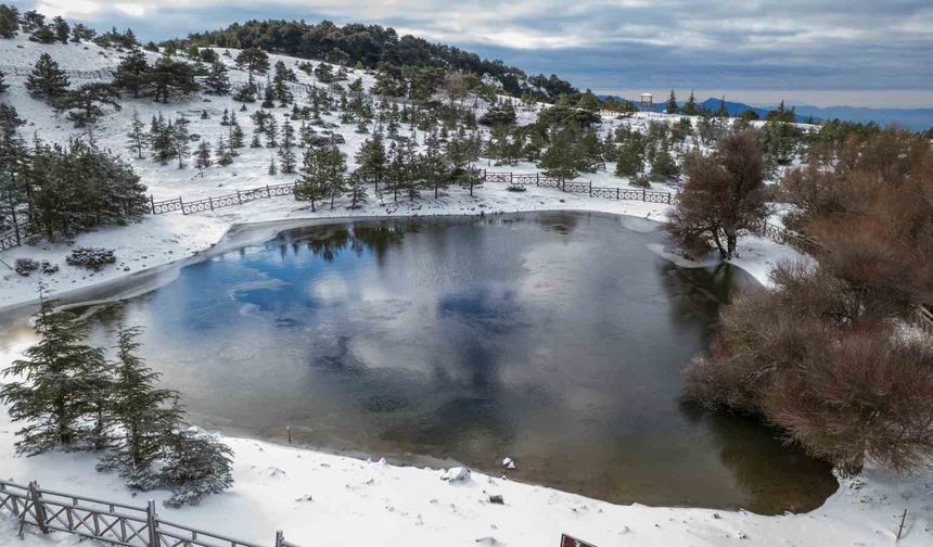 Spil Dağı beyaz gelinliğini giydi