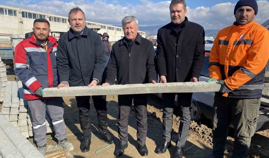 Alaşehir'de 350 üreticiye 3 bin 500 bağ direği hibesi