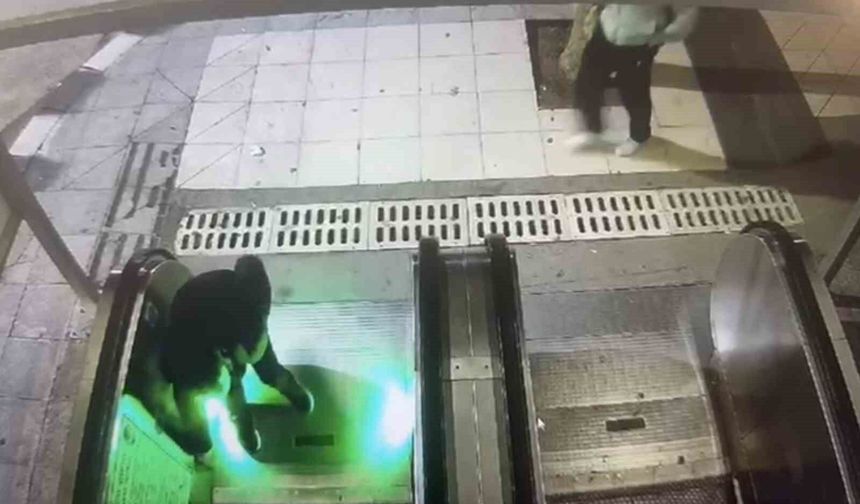 Şehir magandaları kamerada: Yürüyen merdiveni durdurup kaçtılar