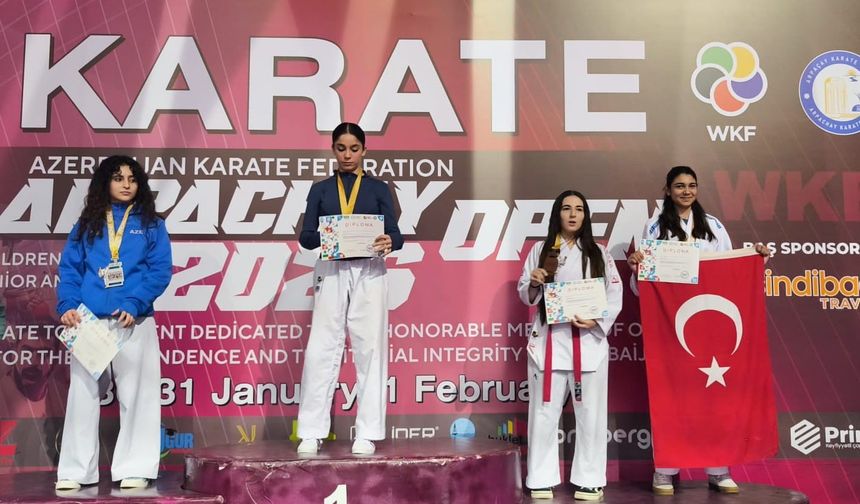 Alaşehirli karateciler Bakü'de madalyaları kaptı