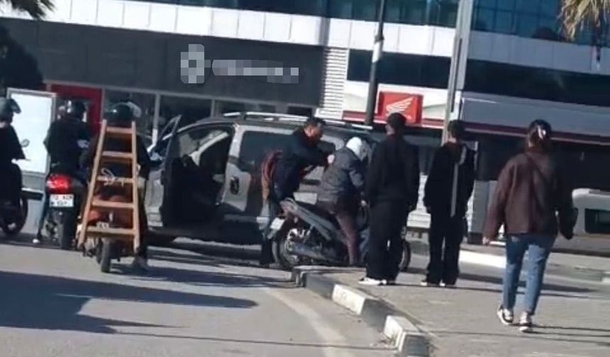 Kavşakta geçiş önceliği tartışması kavgaya dönüştü: Taraflar birbirlerine girdi