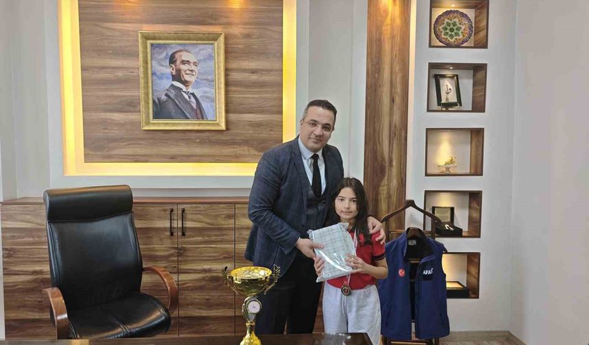 Kaymakam Dalak başarılı sporcu öğrencileri kabul etti