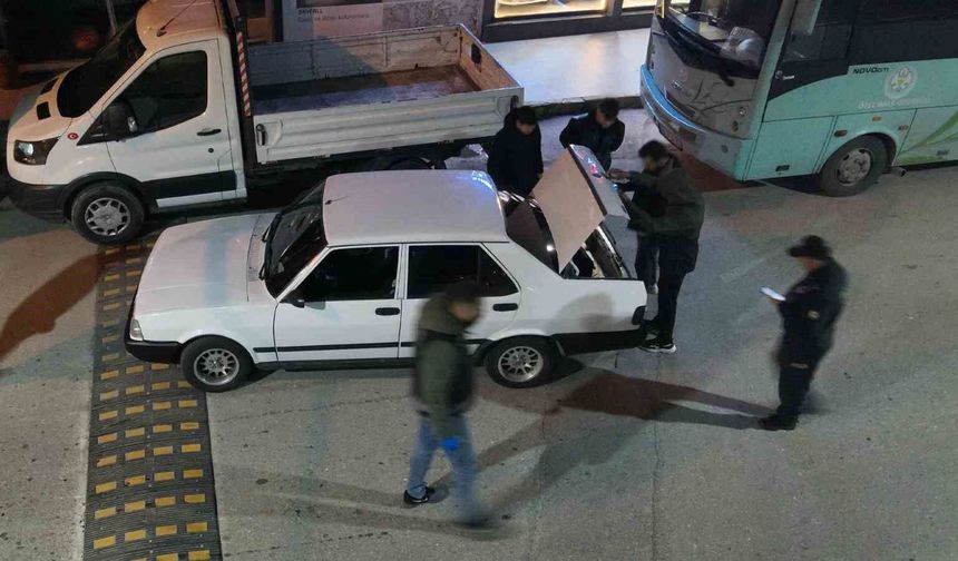 Manisa'da aranan 6 şahıs yakalandı, binlerce hap ele geçirildi