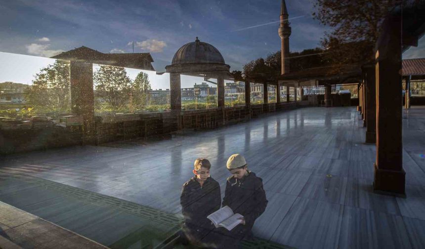 Manisalı sağlıkçı, 'Eğitim' temalı fotoğraf yarışmasında Türkiye birincisi oldu