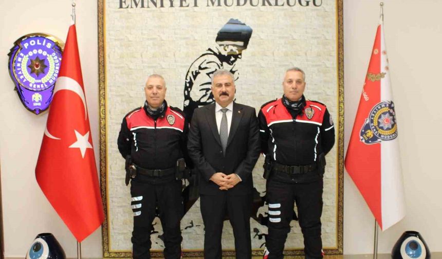 Manisa'nın ikiz polisleri emekliye ayrıldı