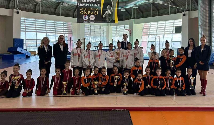 Minik cimnastikçilerden Özay Gönlüm'e vefa