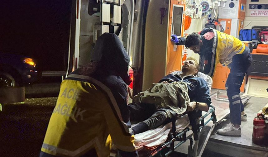 Önce refüje ardından bariyerlere çarptı: 2 yaralı