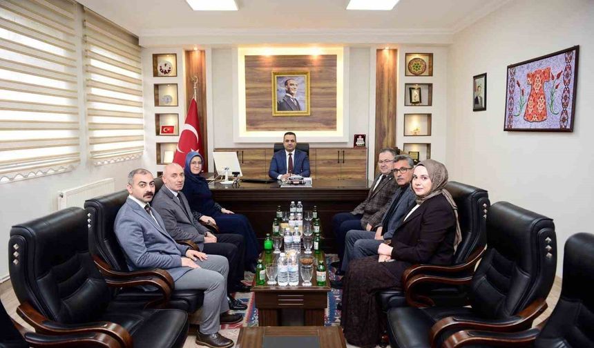 Rektör Kibar Sarıgöl'de temaslarda bulundu