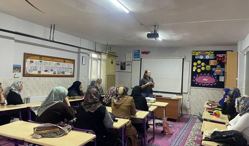 Salihli'de aileler için çocuk gelişimi eğitimi