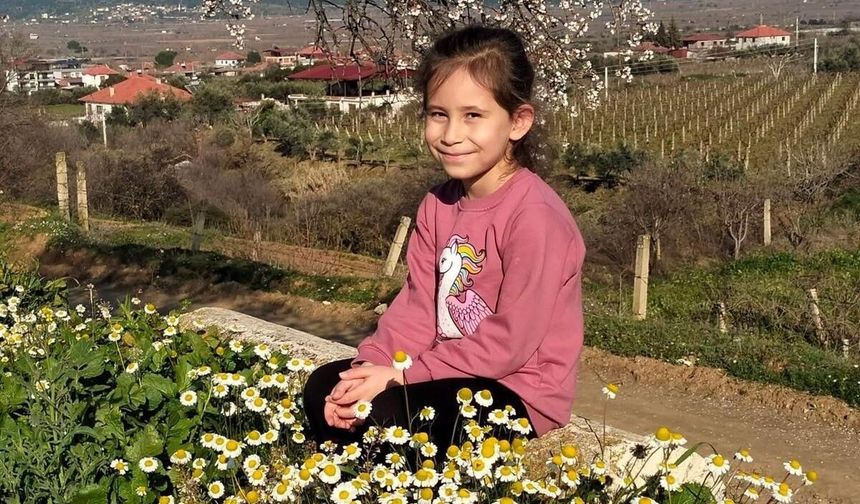 Sarıgöl'de bademler çiçek açtı papatyalar tarlaları süsledi