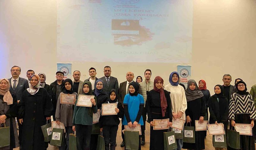 Sarıgöl'de 'Genç Nida Kur'an-ı Kerim'i Güzel Okuma Yarışması' yapıldı