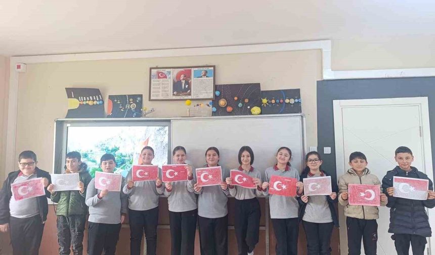 Sarıgöl'de okullarda 'Bayrağımıza saygı ve sevgi' etkinliği