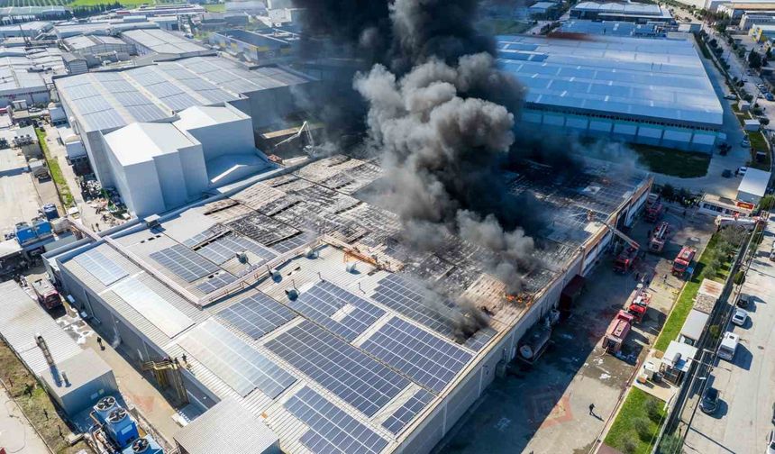 Şekerleme fabrikasındaki yangın dronla görüntülendi