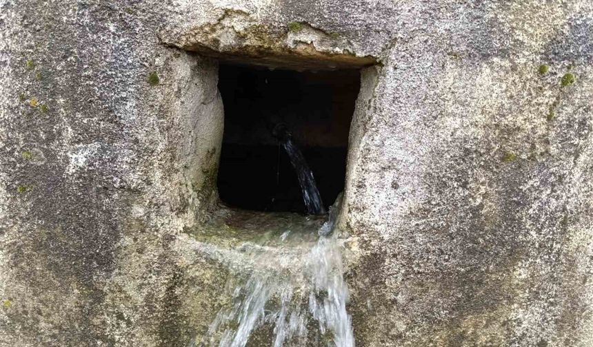 Selendi'de kuruyan çeşmeler yeniden hayat buldu