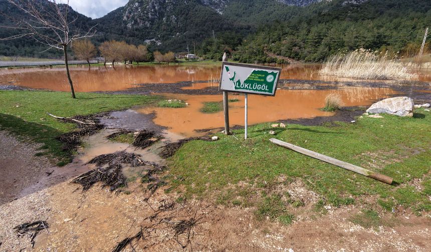 “Sülüklü Göl” de yatağına sığmadı taştı
