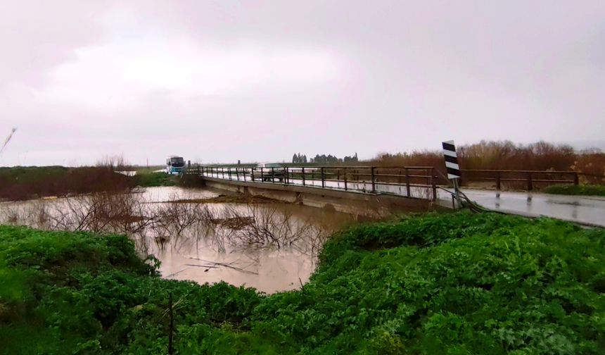 Nif Çayı köprüsünde çökme tehlikesi